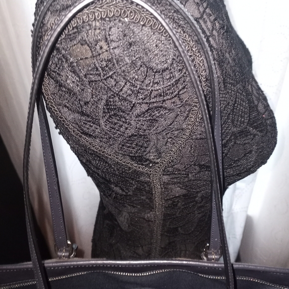 COACH VINTAGE LARGE ZIP TOTE - Picture 4 of 10